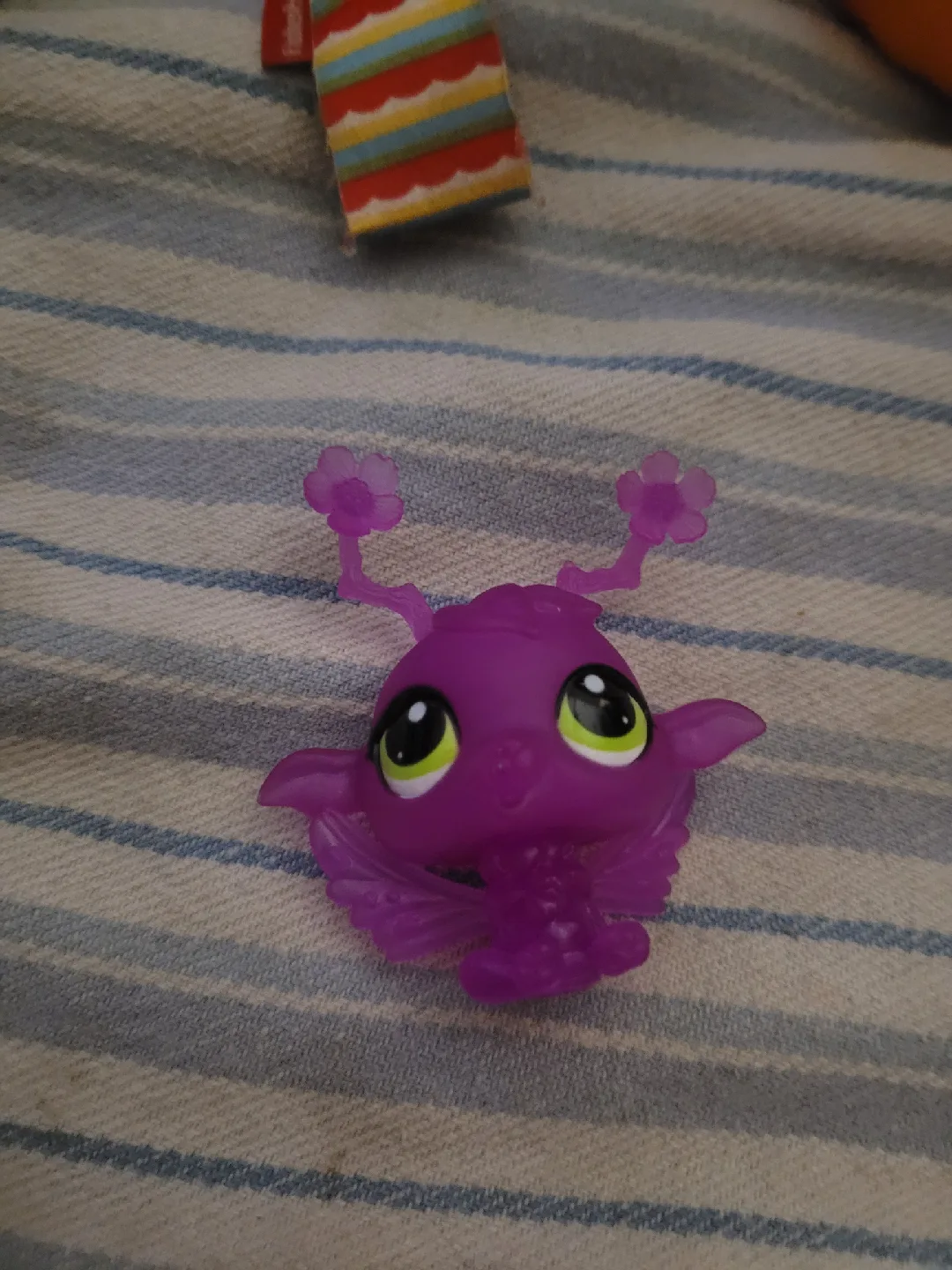 littlest Pet Shop toy thumbnail