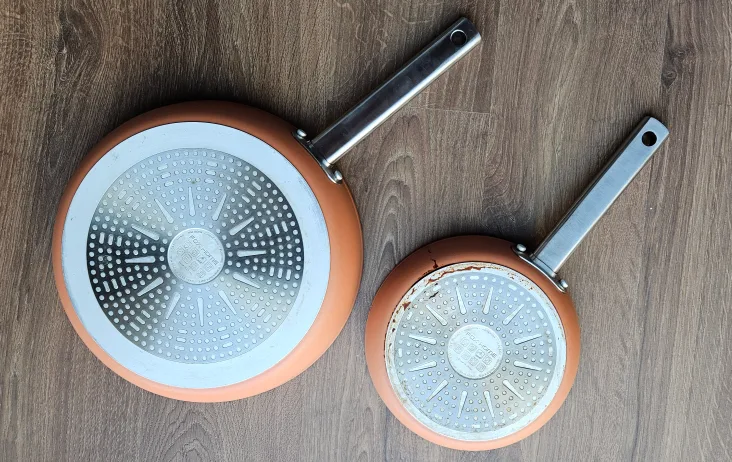 2 Non-Stick Frying Pans thumbnail