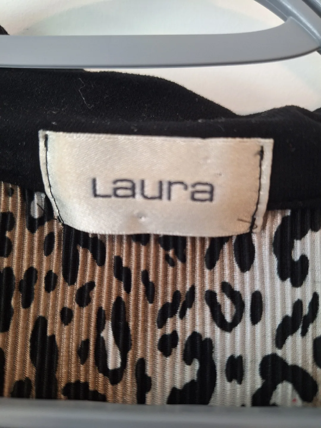 Laura Leopard Print Blouse -sz Large image indicator(3)