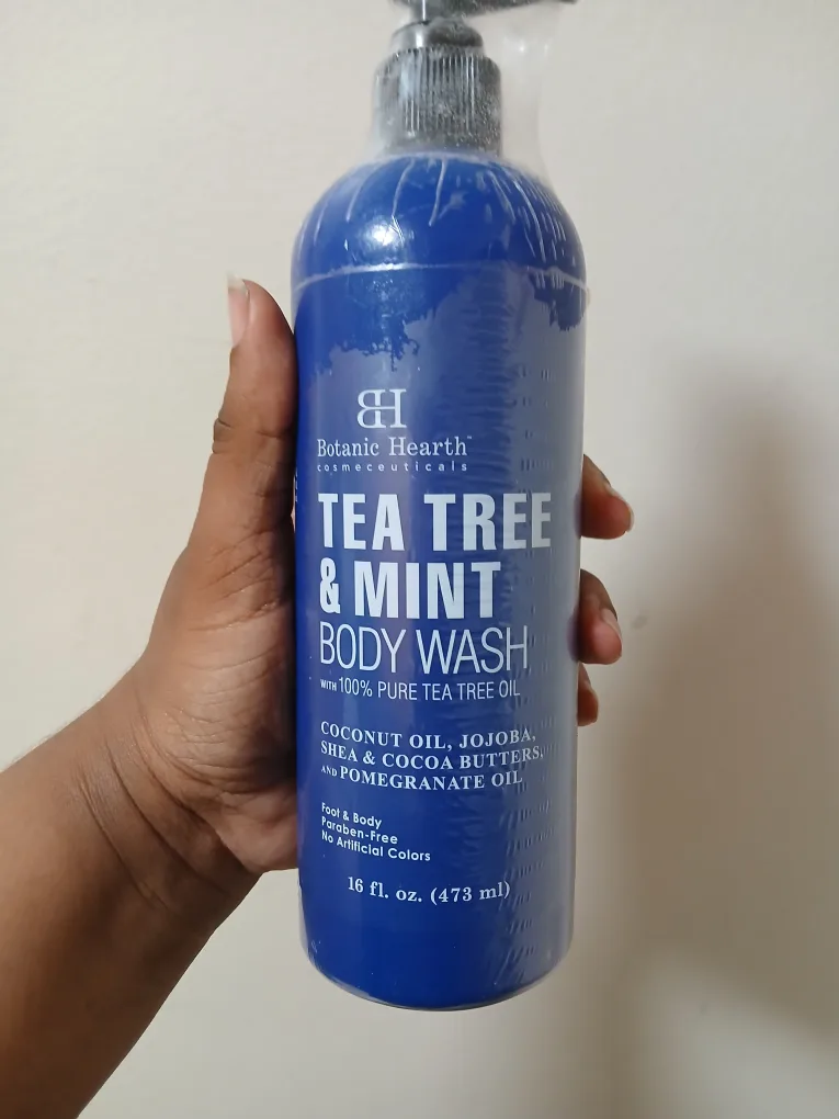 Botanic Hearth Tea Tree & Mint Body Wash (16 fl oz) thumbnail