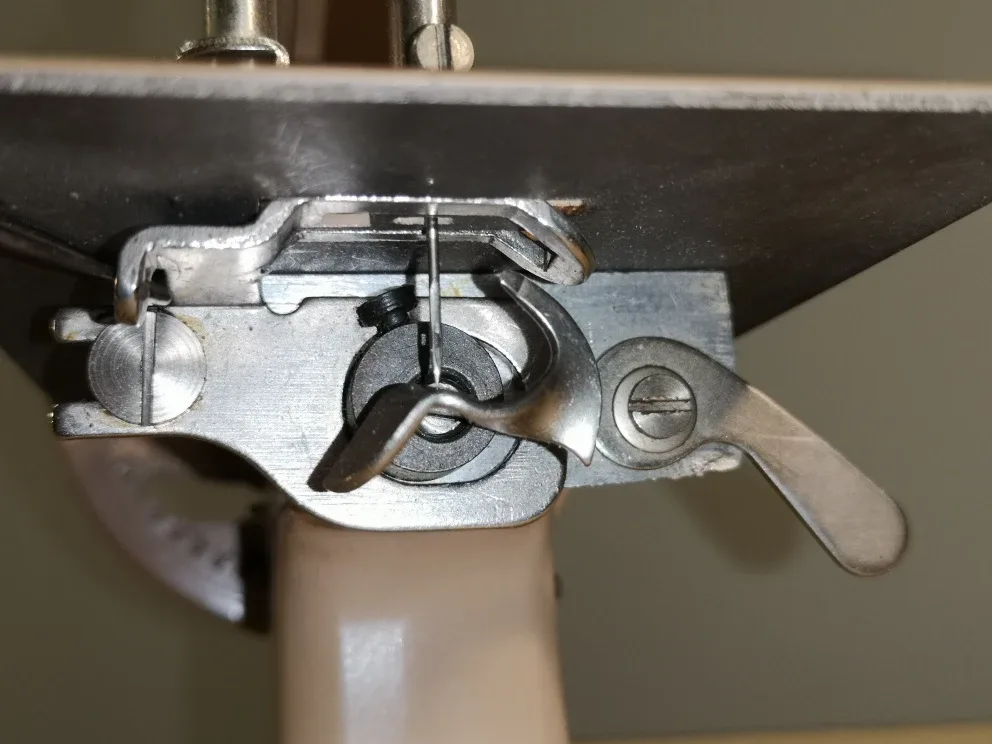 ⭐Singer Sewhandy Model 20 ~ Vintage Antique Sewing Machine image indicator(7)