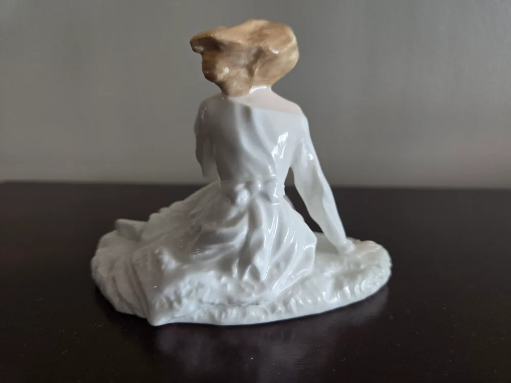 Royal Doulton Forever Yours Figurine HN 3949 image indicator(2)