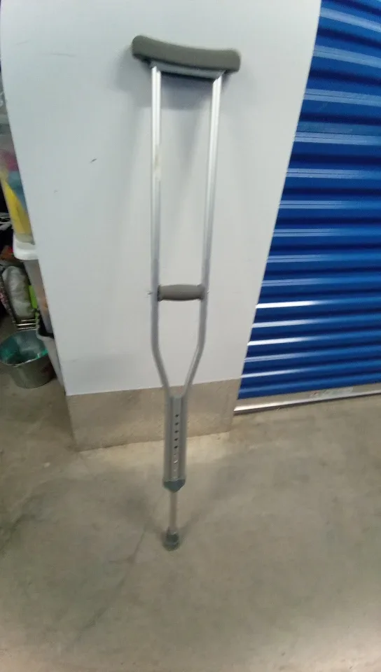 Adjustable Aluminum Crutch thumbnail