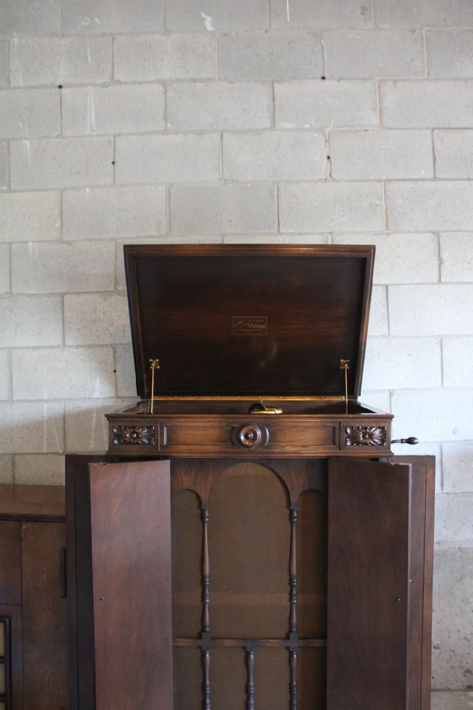 Orthophonic Victor Talking Machine Cabinet image indicator(3)