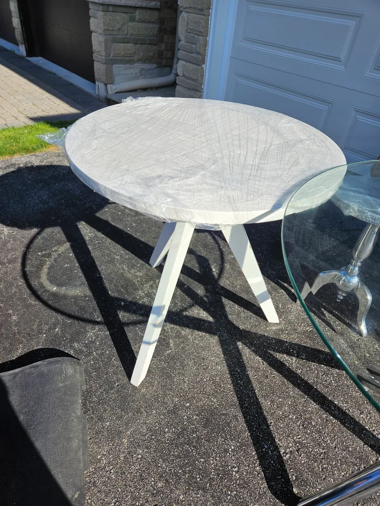 Round White Table thumbnail