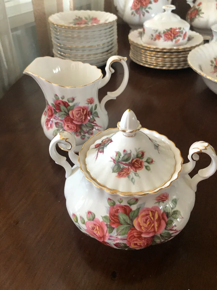 Royal Albert Centennial Rose China Set image indicator(2)