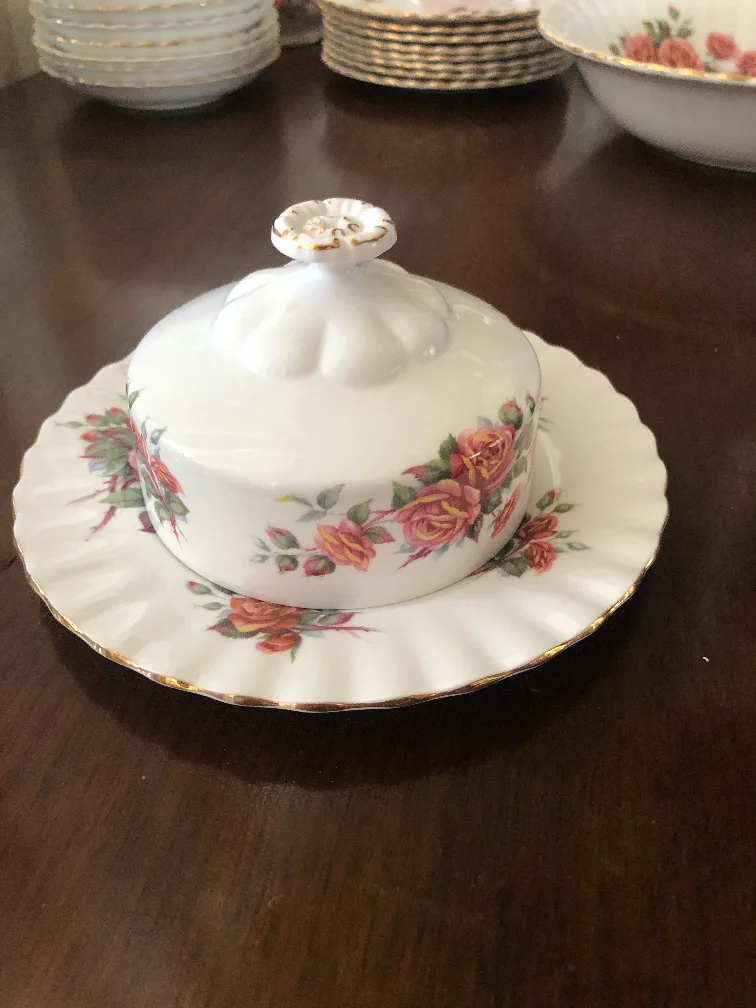 Royal Albert Centennial Rose China Set image indicator(3)