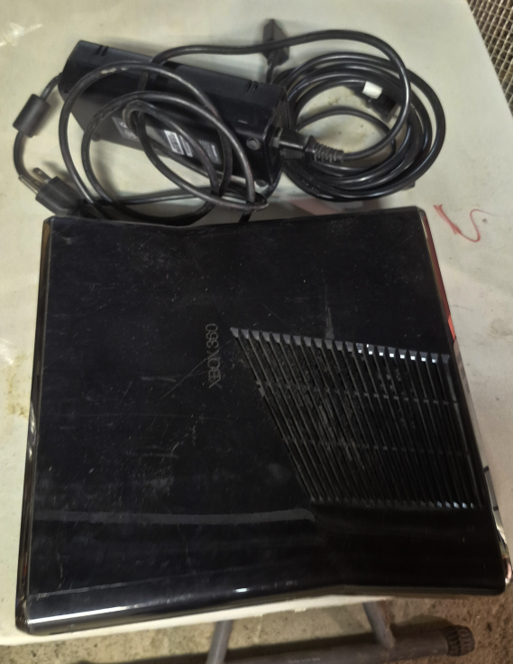 Xbox 360 Console with 3 Controllers - photo 2