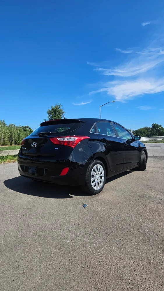 Hyundai Elantra GT 2016 - Black Hatchback image indicator(2)