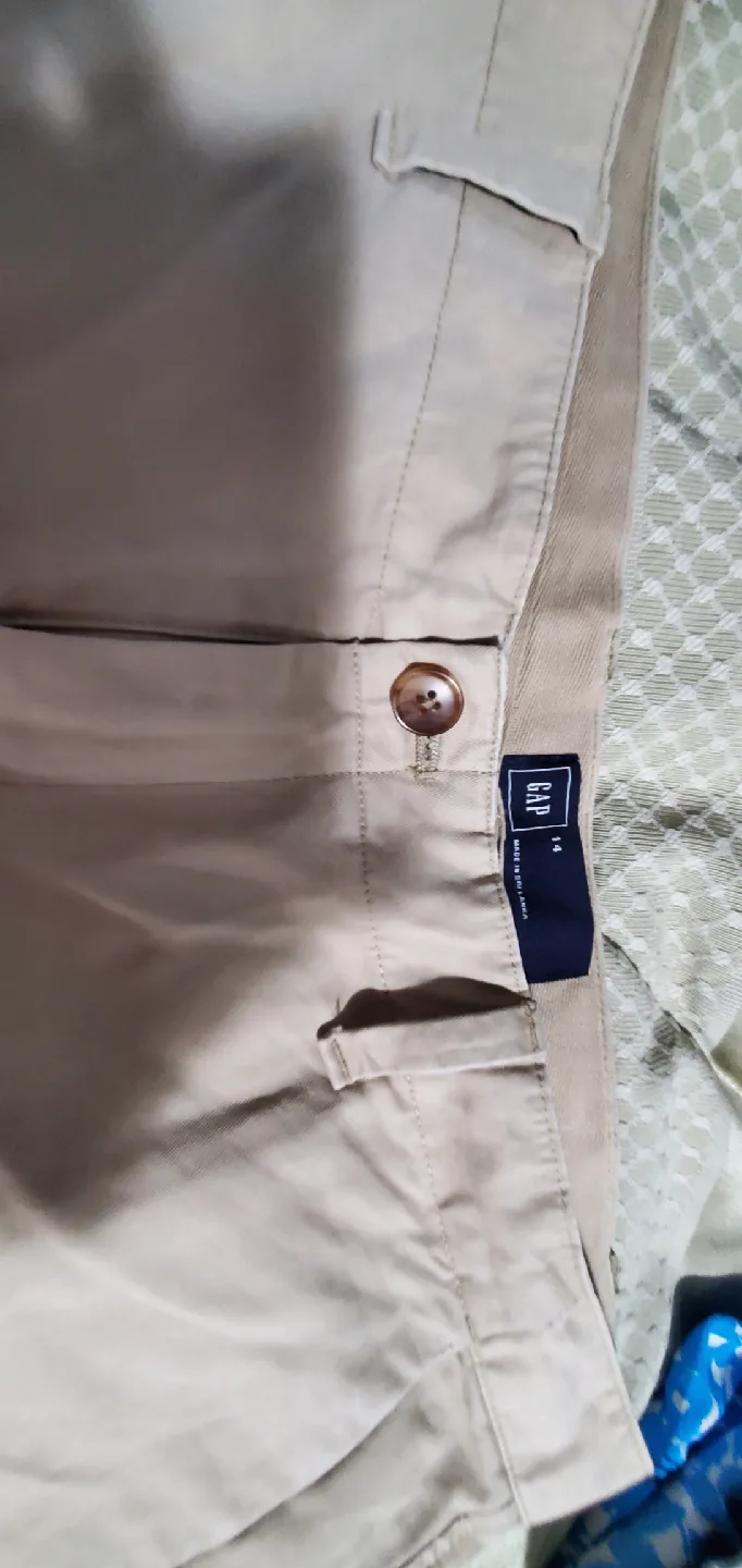 GAP Khaki Shorts Size 14 image indicator(2)