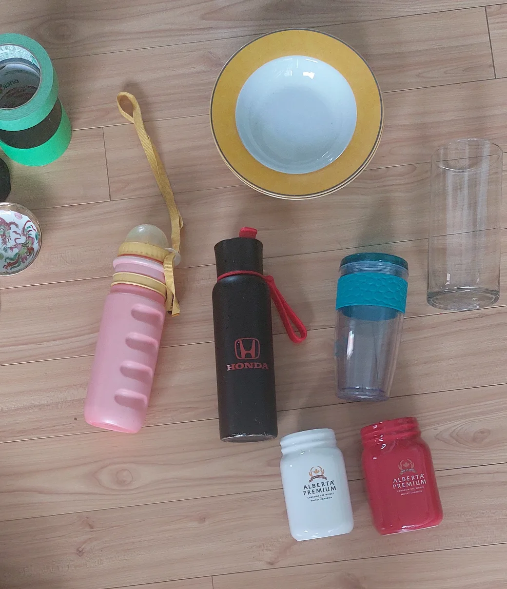 Water Bottles and plates image indicator(2)