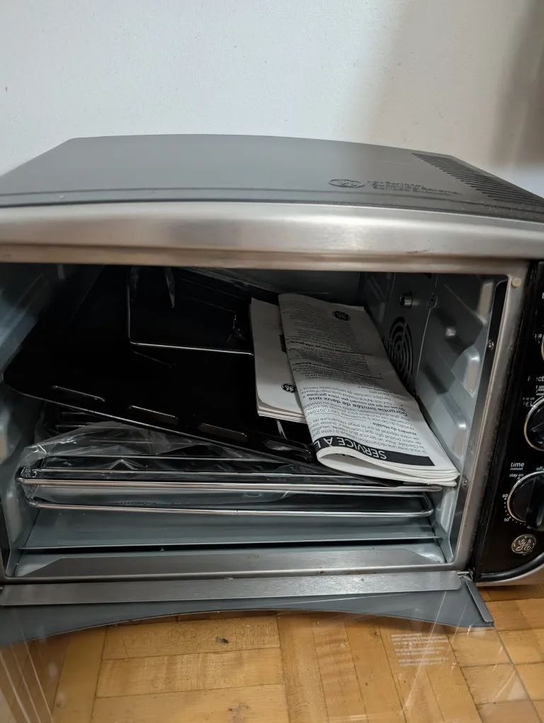 GE Toaster Oven - New! image indicator(2)