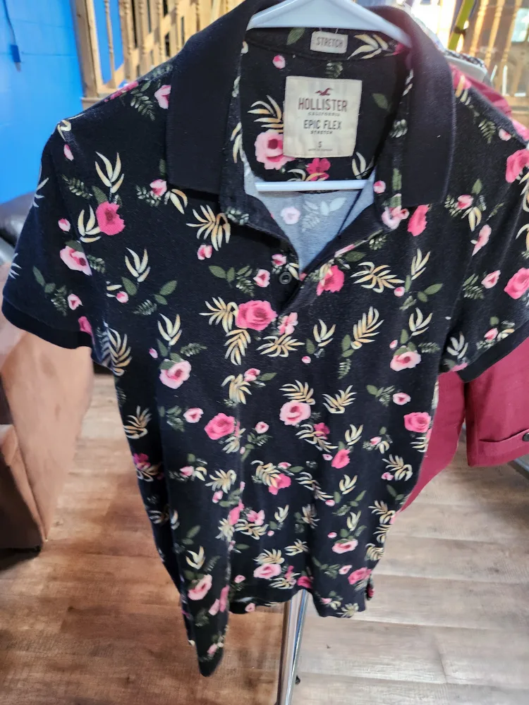 Hollister Epic Flex Floral Polo Shirt - Size S thumbnail
