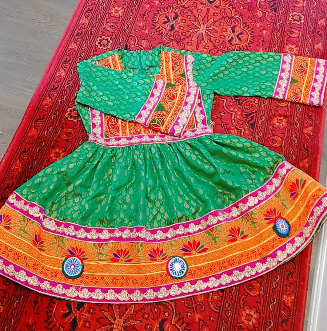 Afghan Traditional Dress image indicator(3)