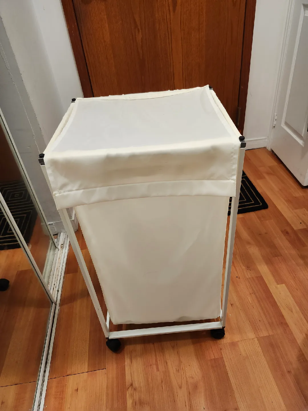 IKEA ENHET Laundry Bin with Casters - White image indicator(2)