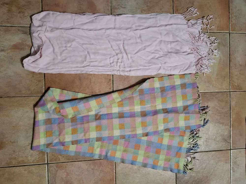 good condition scarf thumbnail