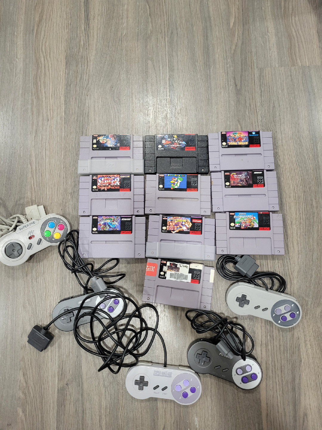 Super Nintendo (SNES) Games & Controllers