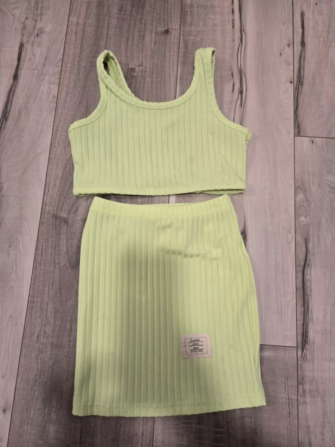 neon green girls 2 piece set size 4Y thumbnail
