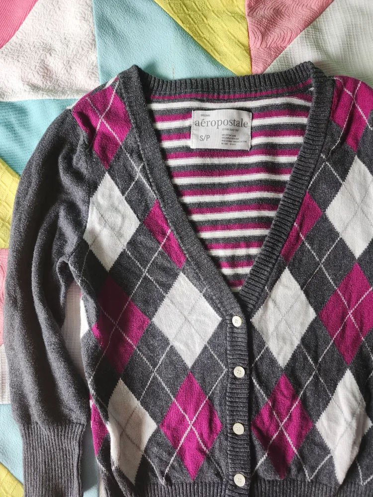 Aeropostale 2000s argyle preppy cardigan image indicator(3)