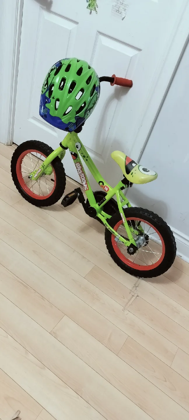 Kids' Bike with training wheels & Helmet thumbnail