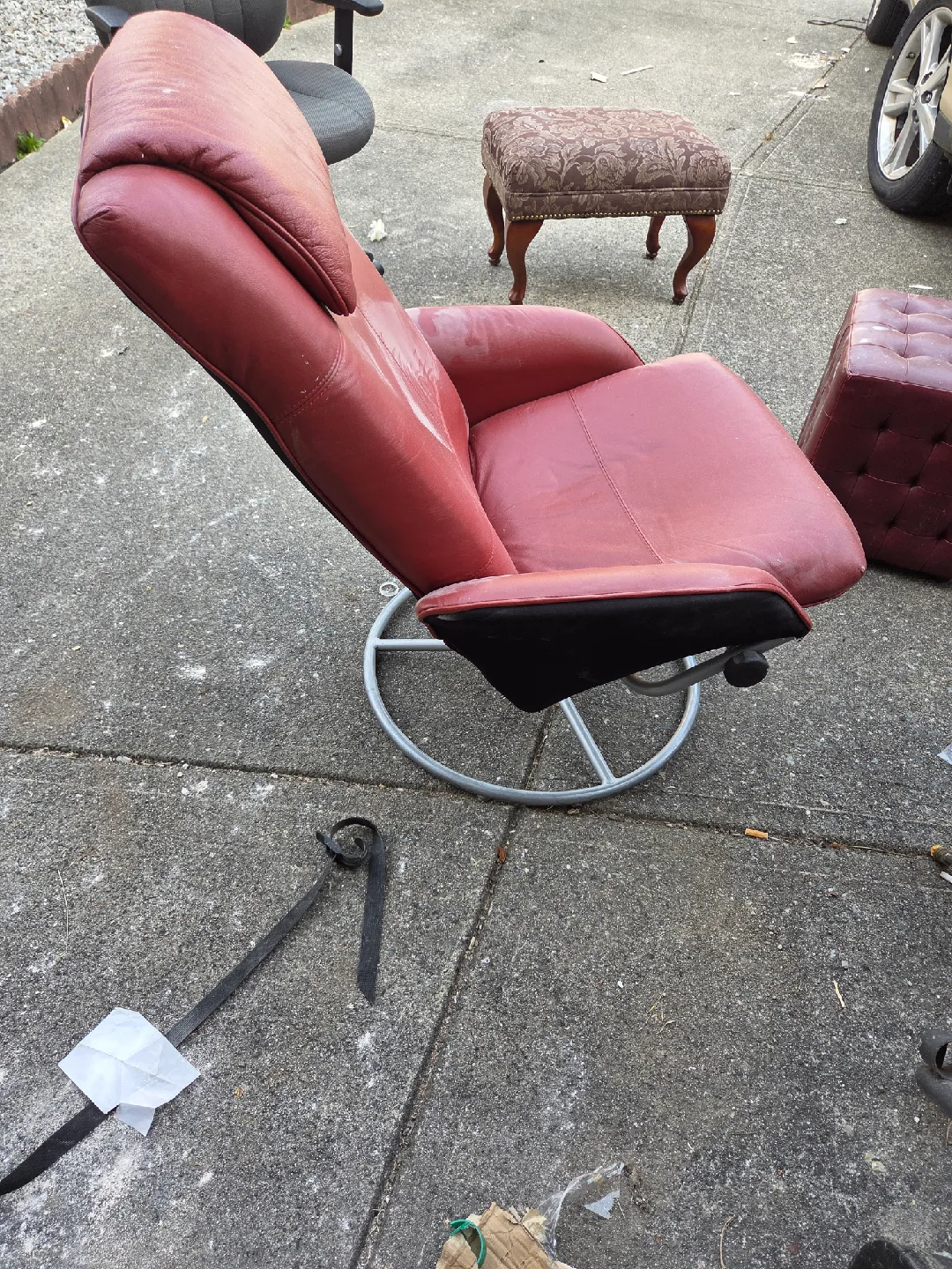 Red Leather Swivel Recliner Chair image indicator(2)
