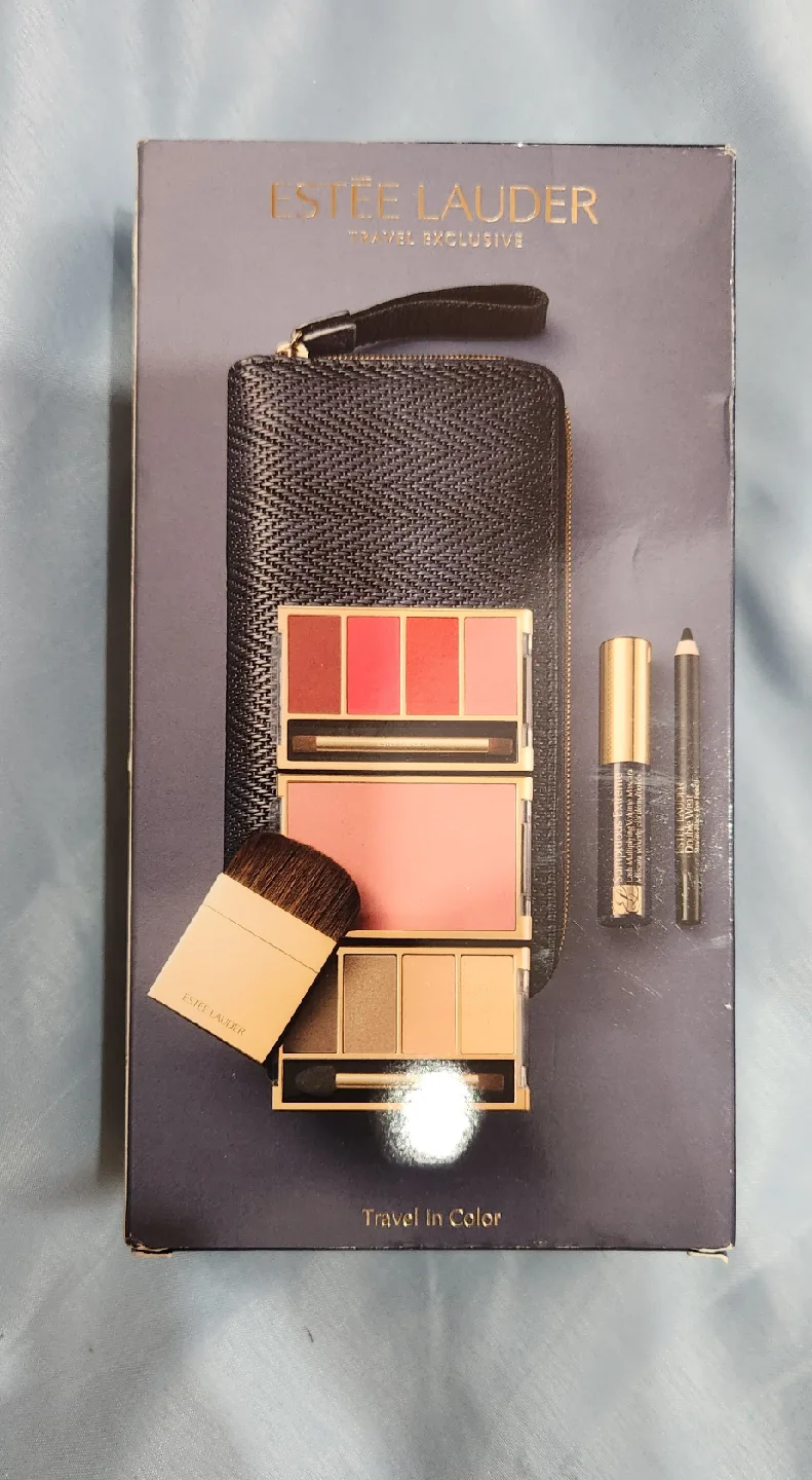 Estée Lauder Travel Exclusive Makeup Set thumbnail