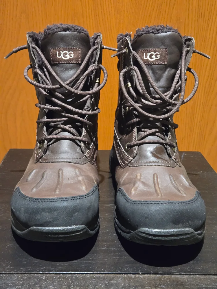 UGG Men waterproof Felton Boots - Size 10 image indicator(2)