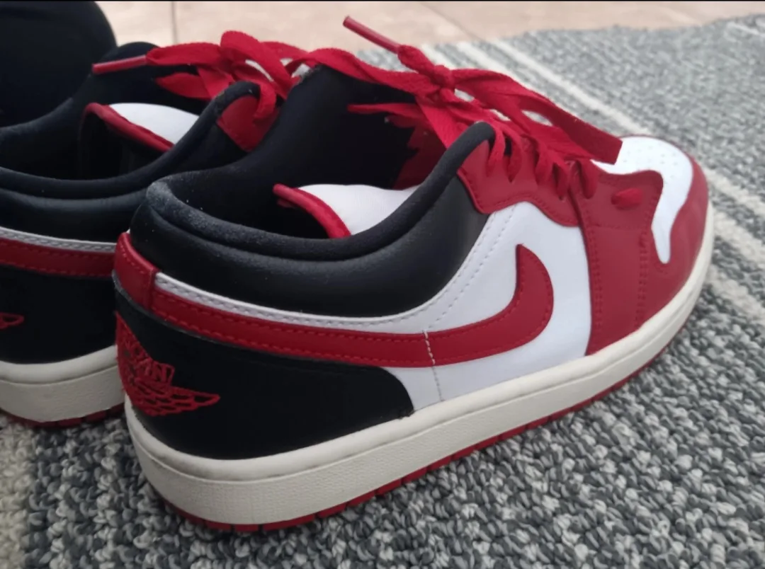 Nike Air Jordan 1 Low Red/White - Size 10 image indicator(2)
