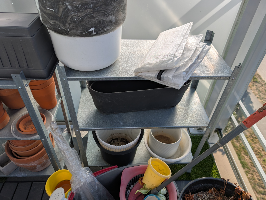 Garden pots + Shelves - photo 3