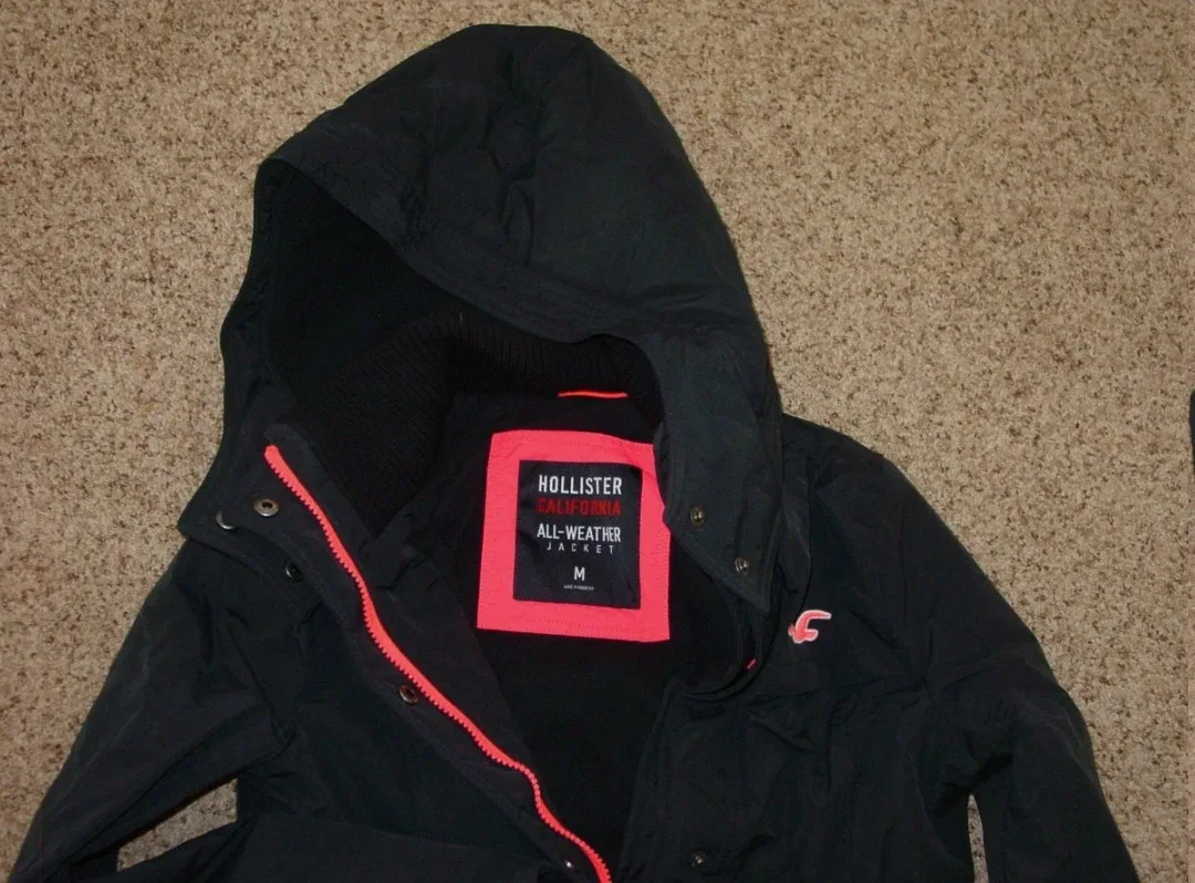 Hollister All-Weather Jacket - Size M image indicator(3)