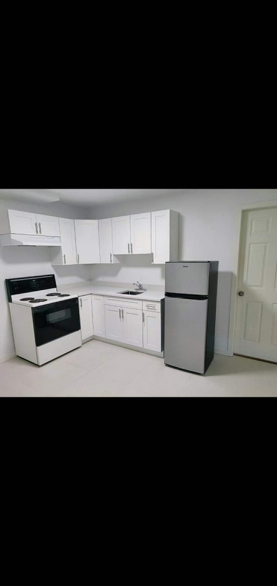 one bedroom for rent $950 for one person  in White Rock,