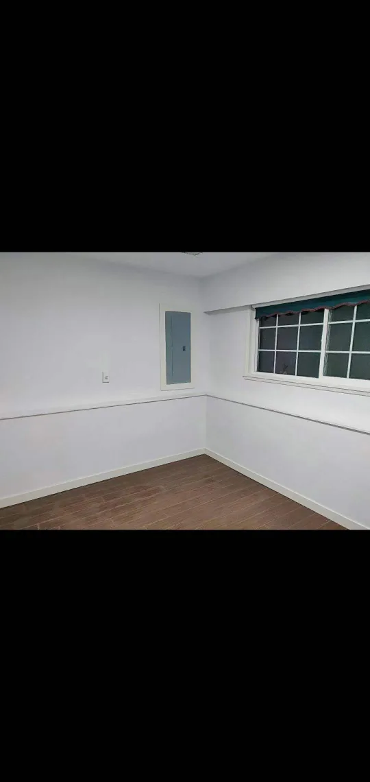 one bedroom for rent $950 for one person  in White Rock, image indicator(4)