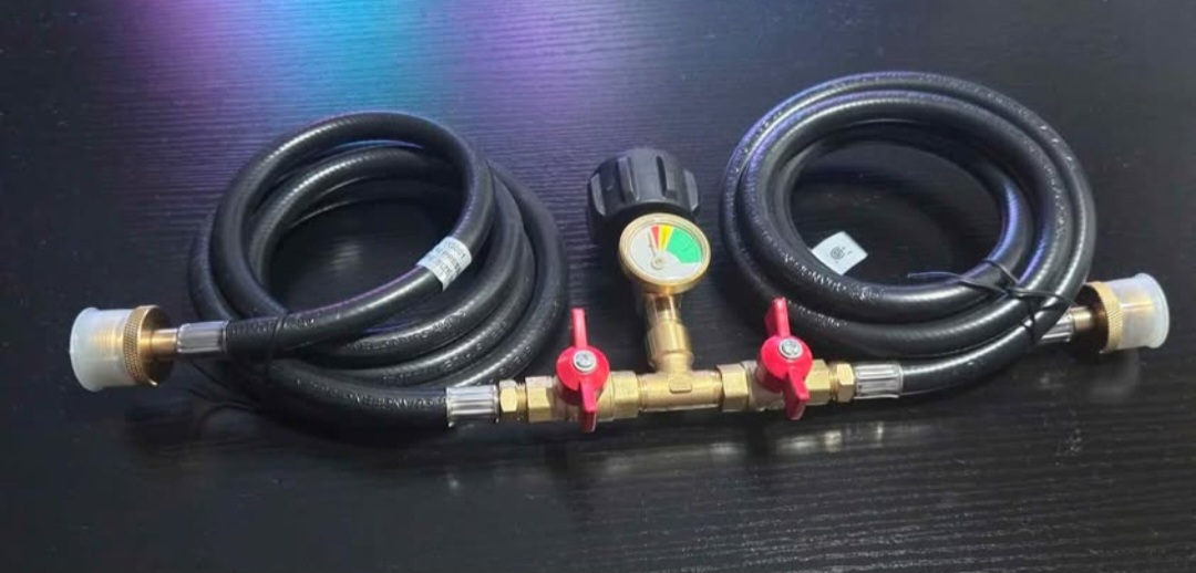 Propane Gas Regulator with Hose Splitter - photo 2