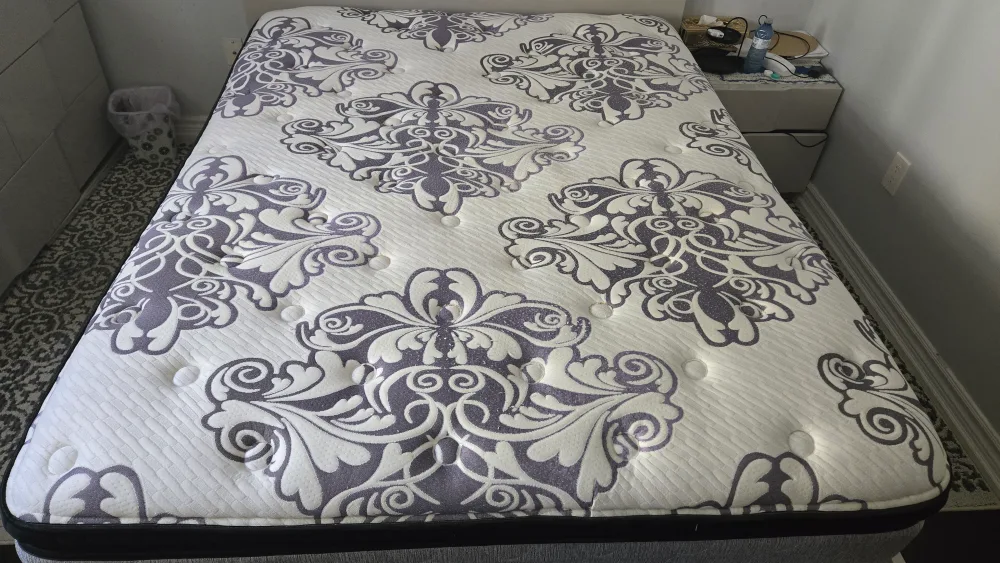 Used Sealy Posturepedic Mattress (Queen Size) thumbnail