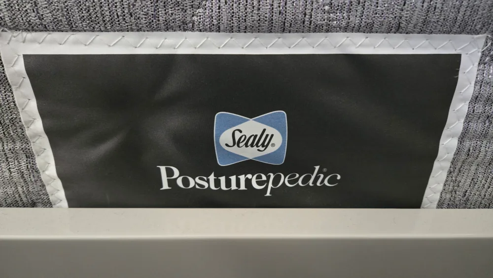 Used Sealy Posturepedic Mattress (Queen Size) image indicator(2)