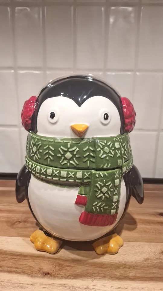 Penguin Cookie Jar thumbnail