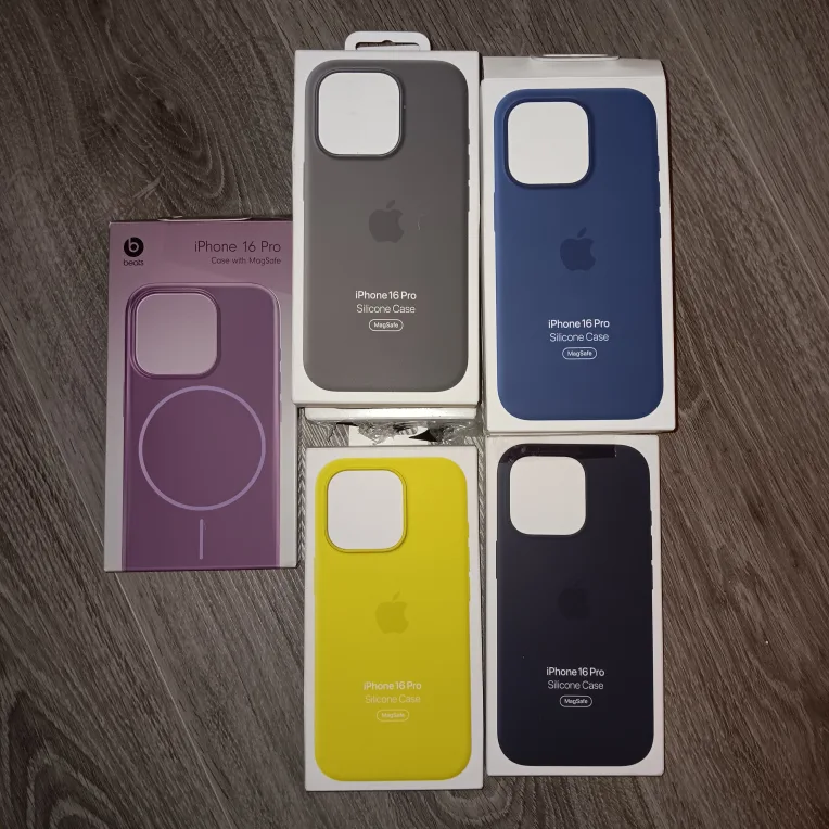 iPhone 16 Pro Silicone Cases with MagSafe - Stone Gray image indicator(2)