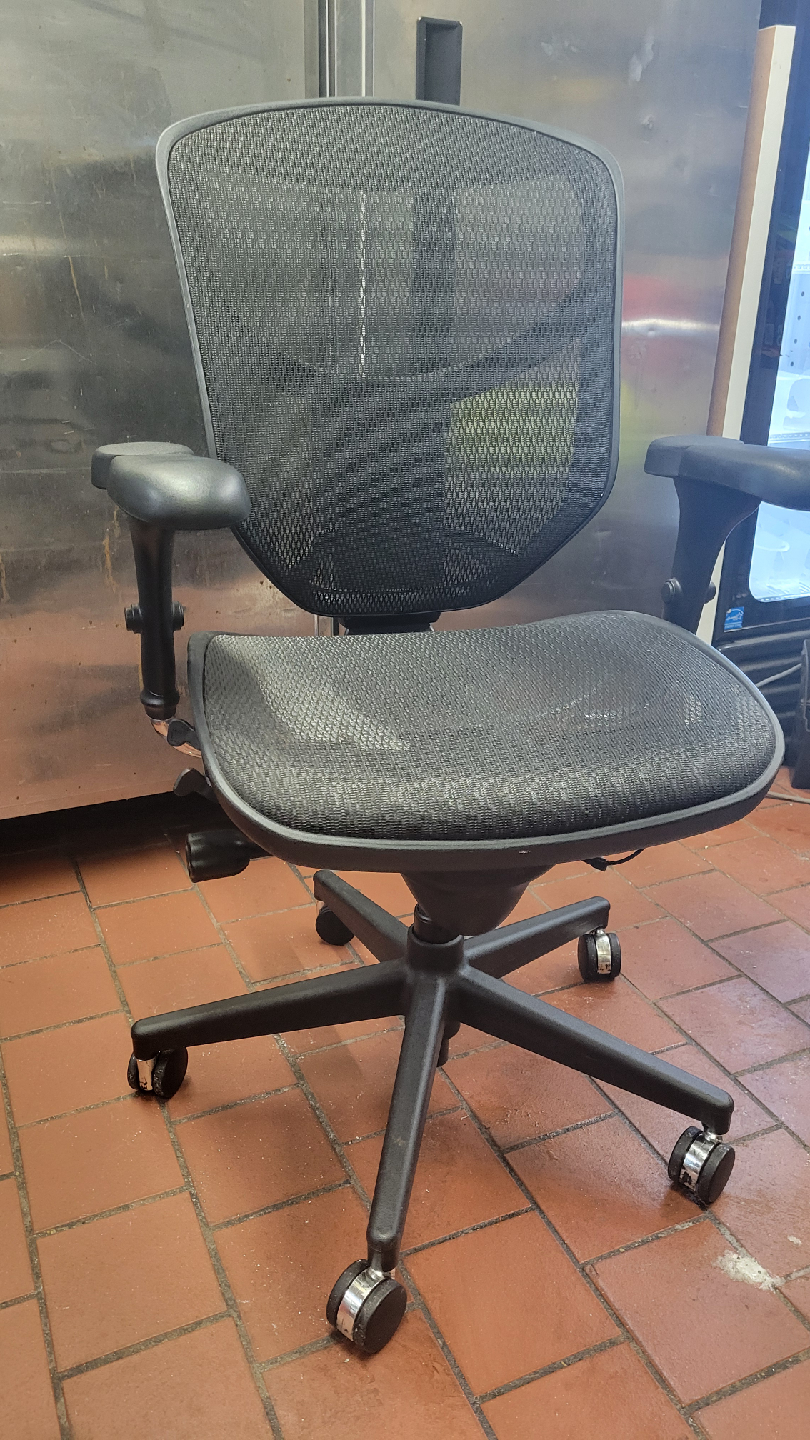 Black Mesh Office Chair - photo 2