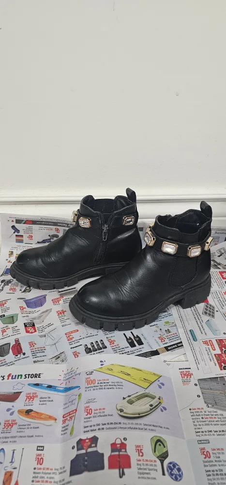 Madden NYC Black Ankle Boots thumbnail