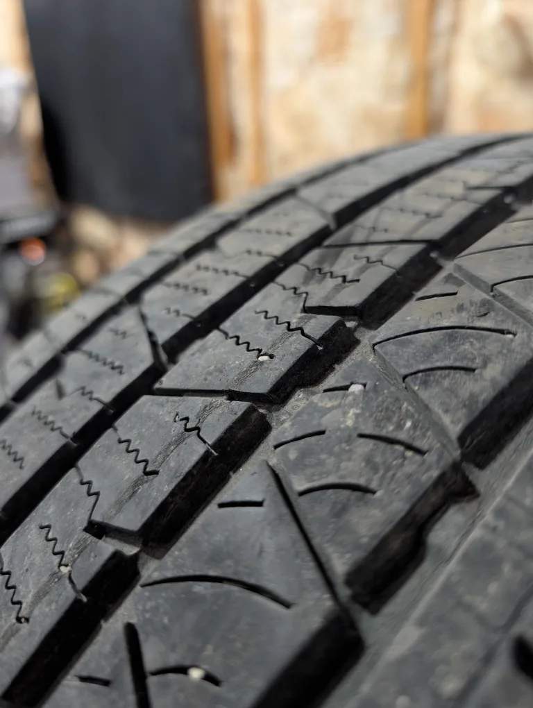 (2)-235/55R19 Continental Cross Contact All Season Tires image indicator(3)