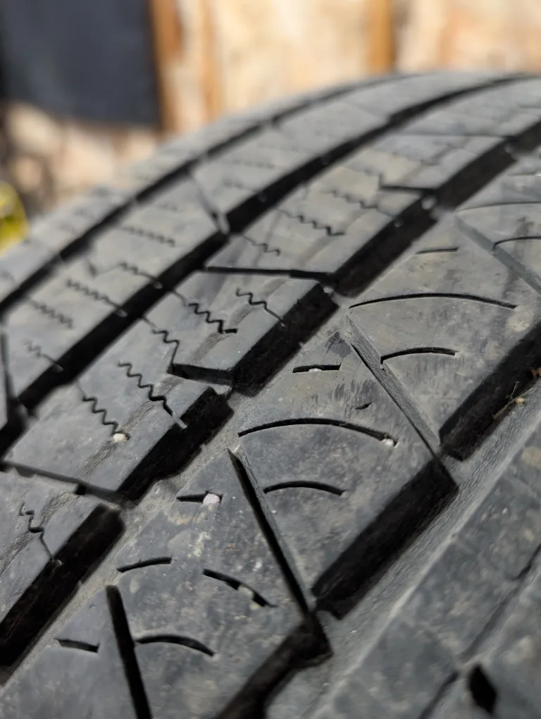 (2)-235/55R19 Continental Cross Contact All Season Tires image indicator(5)