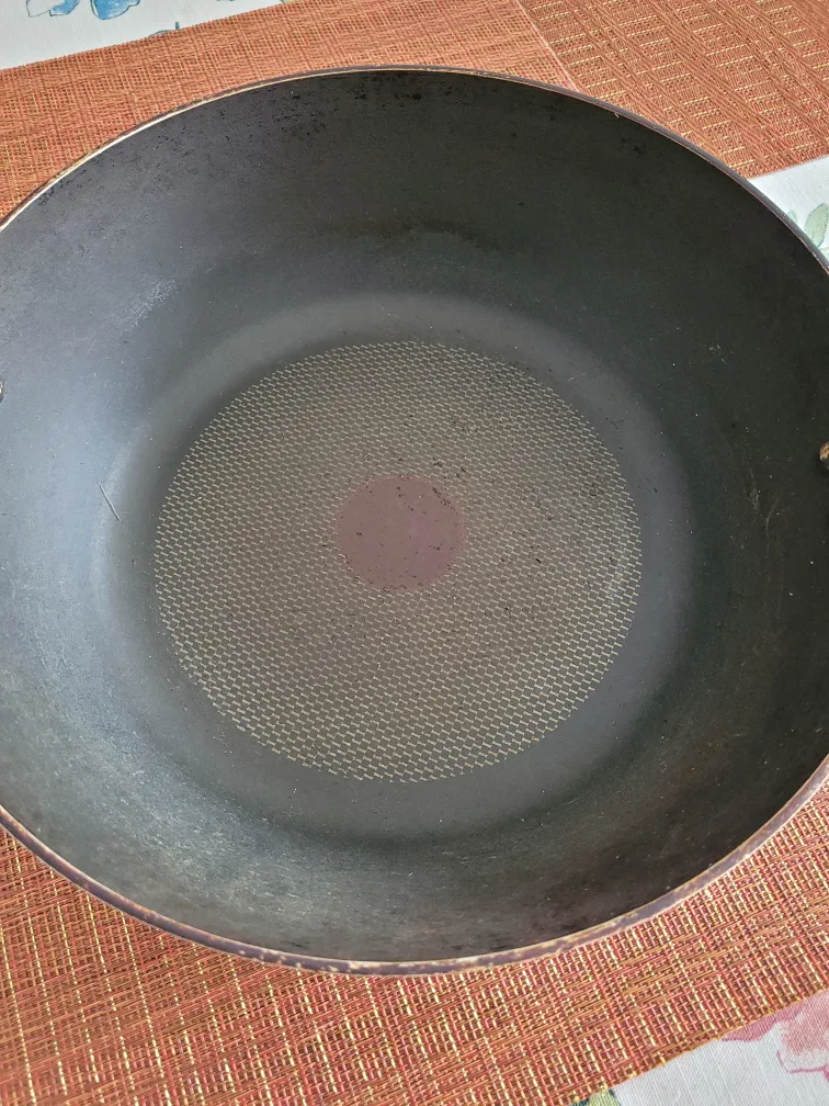Used Non-Stick Wok thumbnail