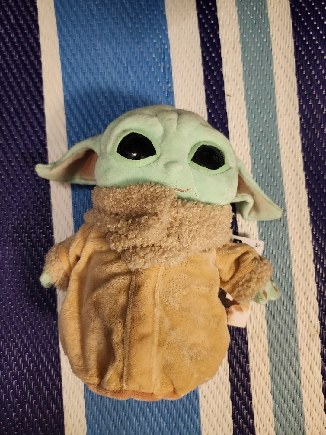 baby yoda  and plant stand image indicator(2)