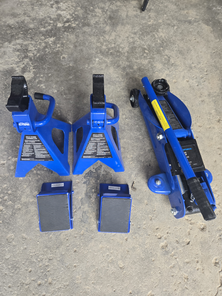 2 tonnes Floor Jack, Axle Stands & Wheel Chocks Set