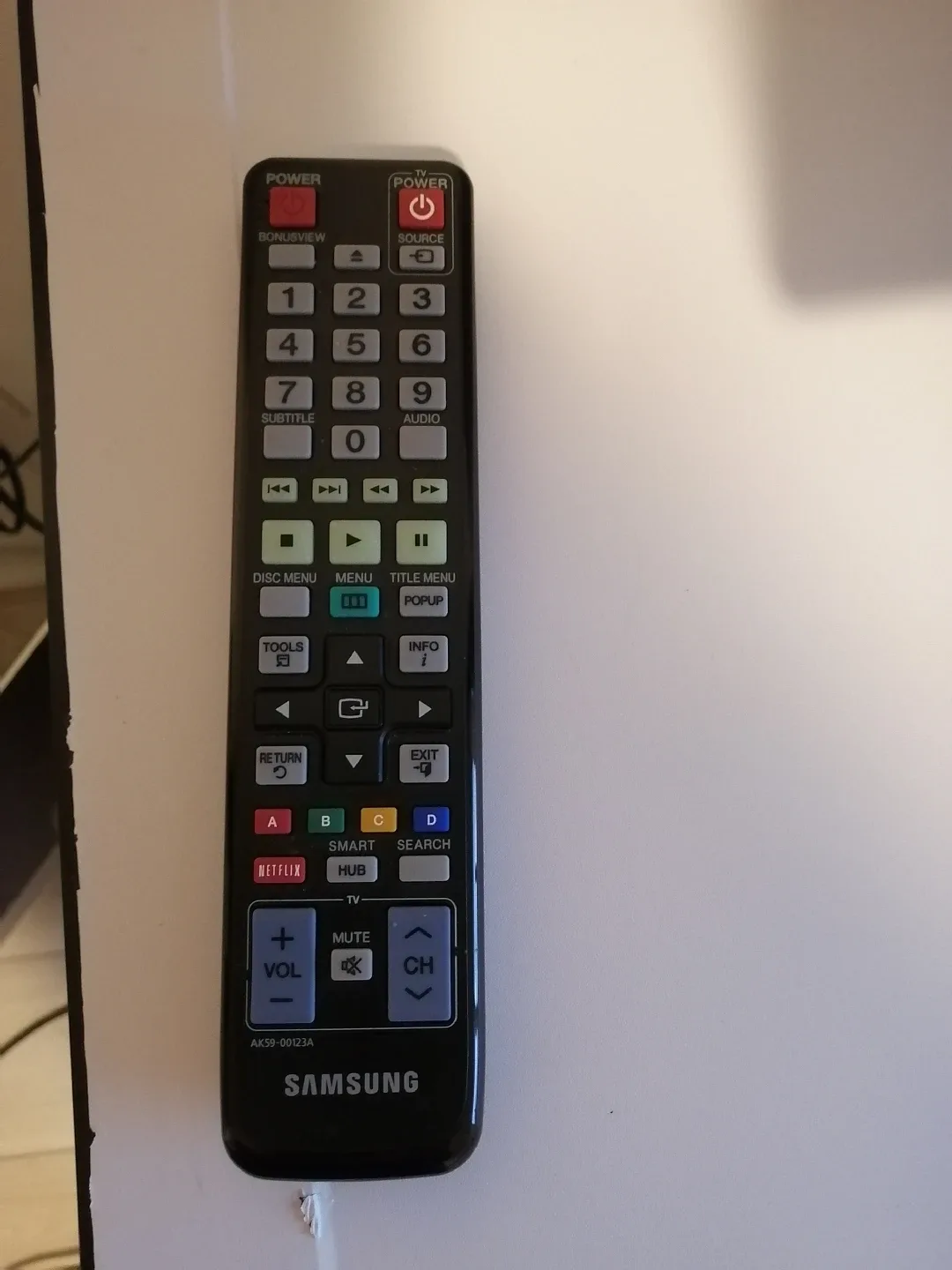 Samsung 46" 1080p LED smart TV with remote. image indicator(5)