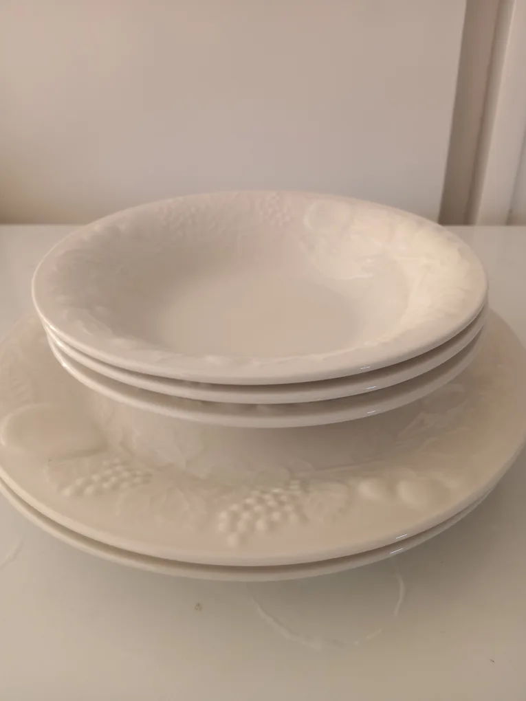 White Embossed Dinner Plates & Bowls Set thumbnail