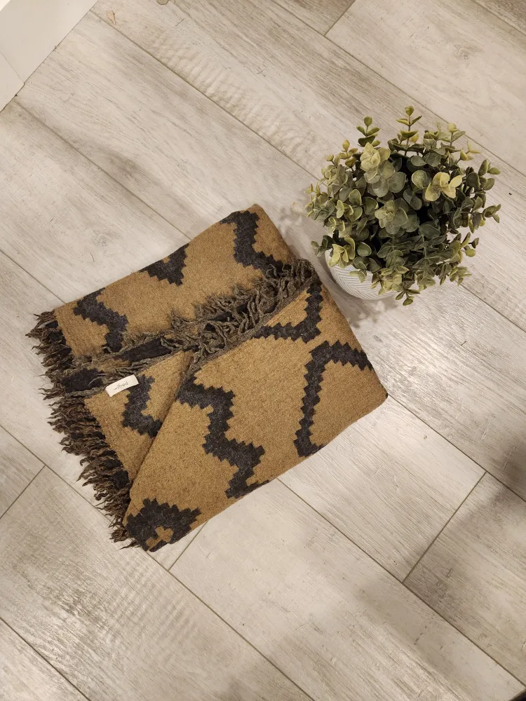 ARITZIA Wilfred Diamond Mosaic Blanket Scarf thumbnail