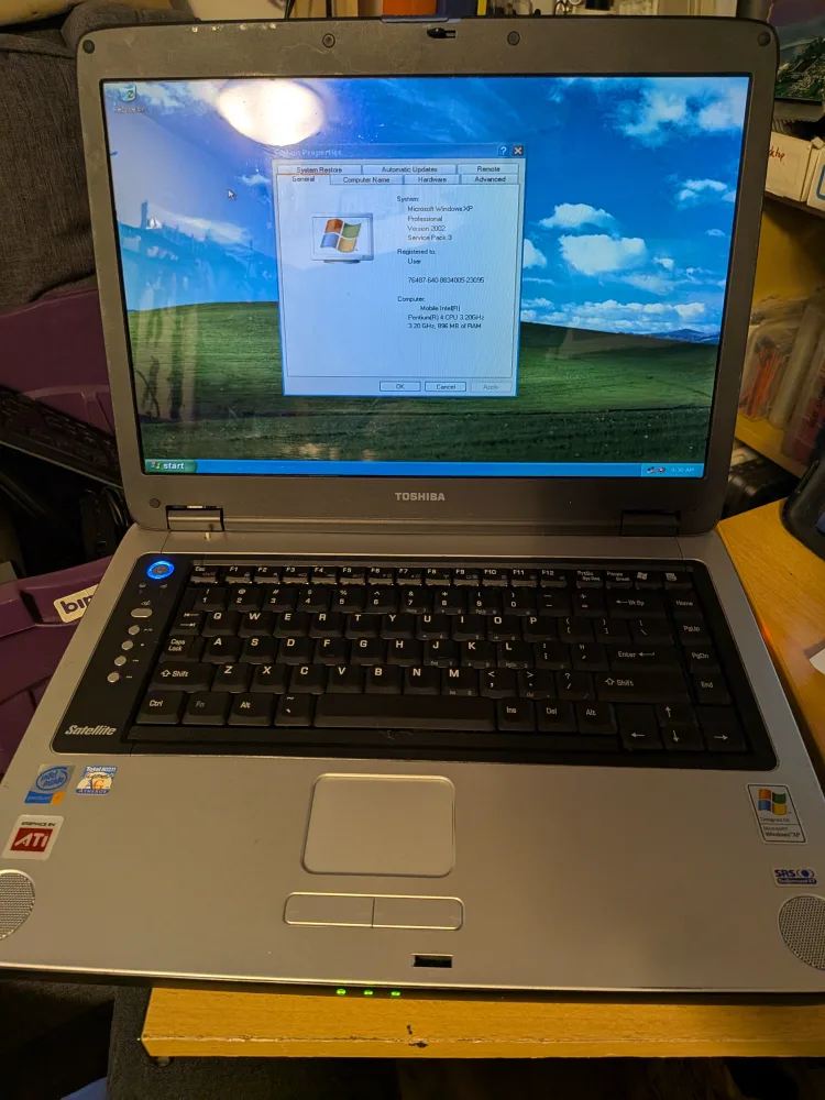 Toshiba Satellite Windows XP Laptop thumbnail