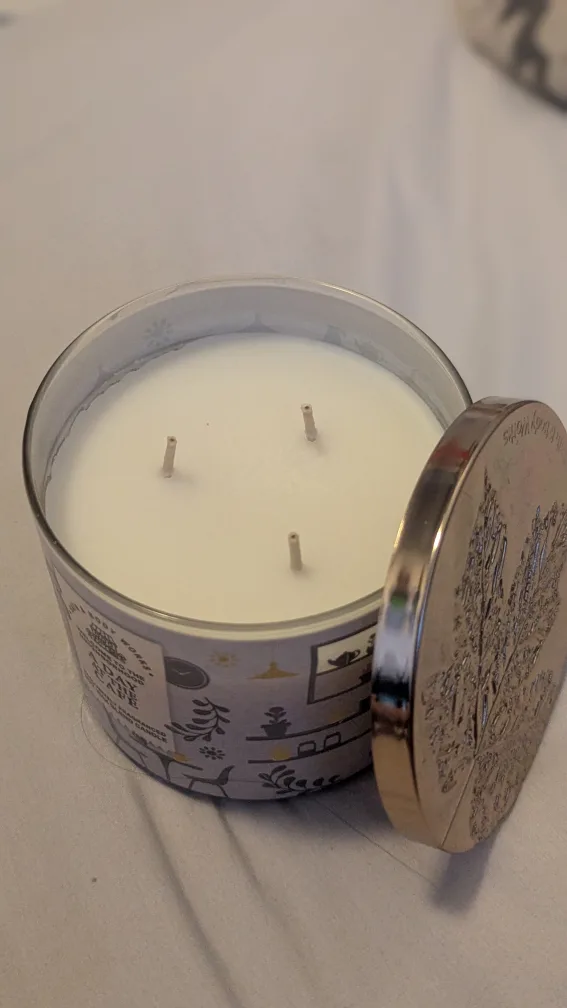 Bath & Body Works A Day at the Cafe Candle image indicator(2)