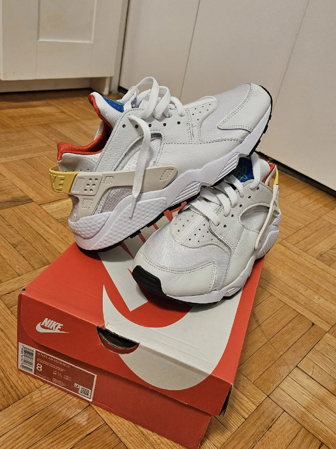 Nike Air Huarache White/Stadium Green, Size 8 Women's thumbnail